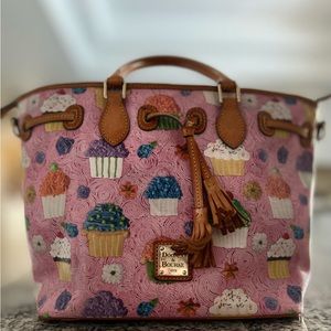 Dooney & Bourke Retired vintage Cucake Tote J6922611